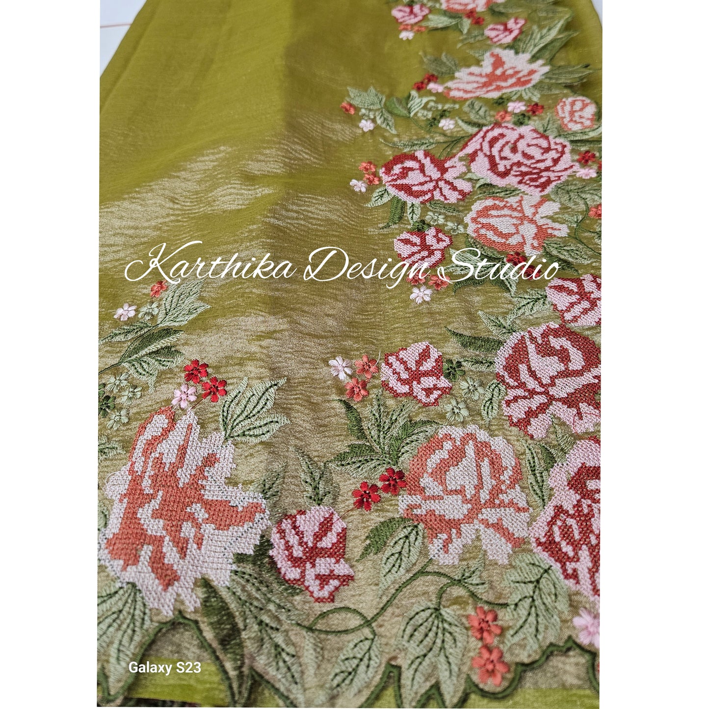Crushed tissue saree with embroidered border