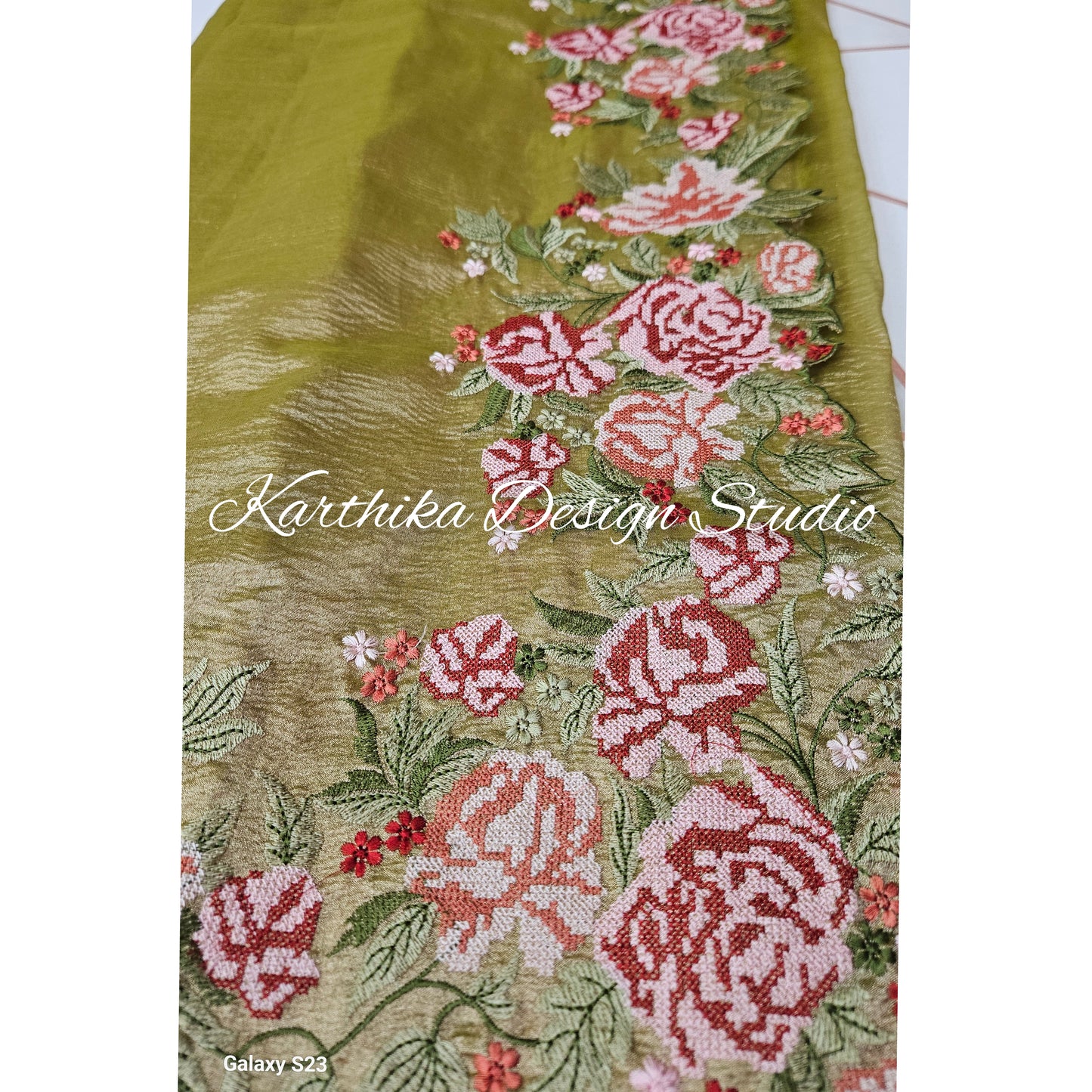 Crushed tissue saree with embroidered border