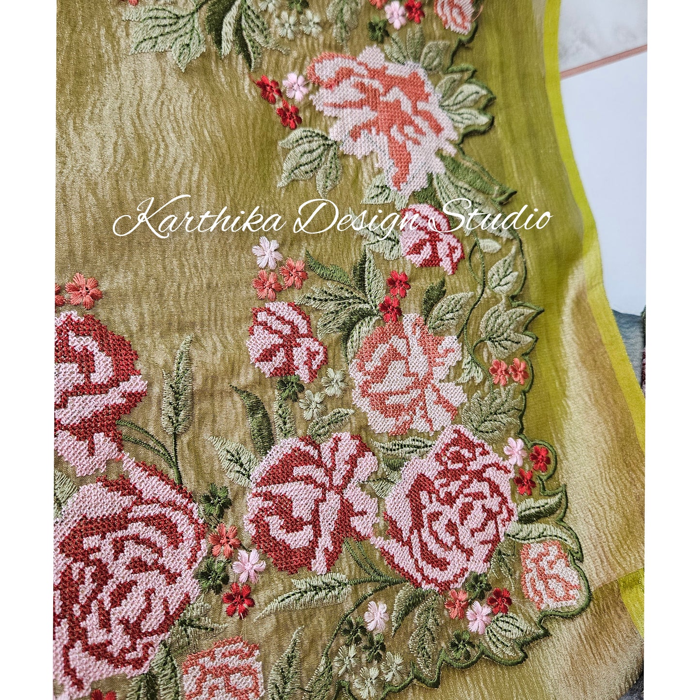 Crushed tissue saree with embroidered border