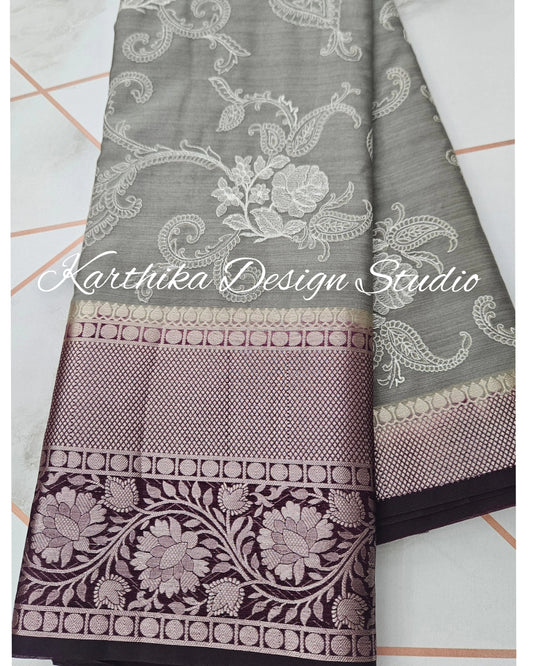 Elegant thread embroidered zari border saree