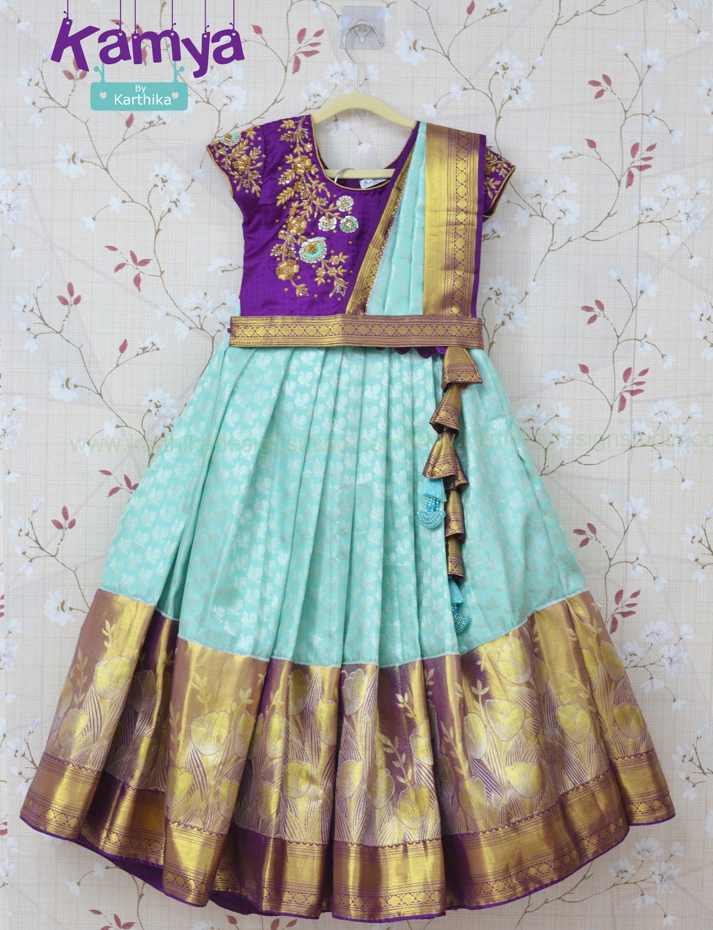 Kanchi pattu Langa blouse with voni belt